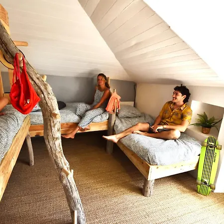 Surf فندق مبيت وإفطار *